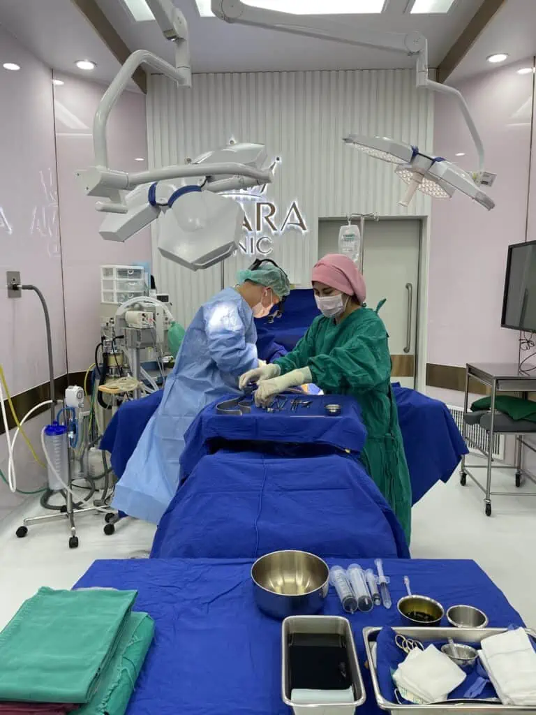 ดูดไขมัน เติมไขมัน Amara Liposuction Center (เอมาร่า คลินิก) โดยแพทย์ผู้มีประสบการณ์