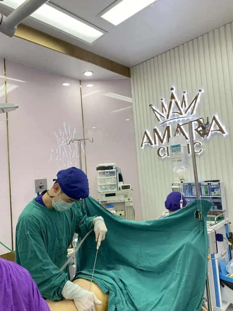 ดูดไขมัน เติมไขมัน Amara Liposuction Center (เอมาร่า คลินิก) โดยแพทย์ผู้มีประสบการณ์
