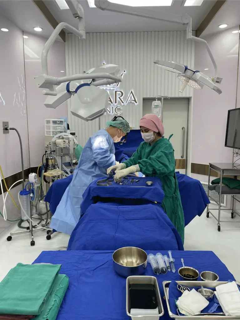 ดูดไขมัน เติมไขมัน Amara Liposuction Center (เอมาร่า คลินิก) โดยแพทย์ผู้มีประสบการณ์
